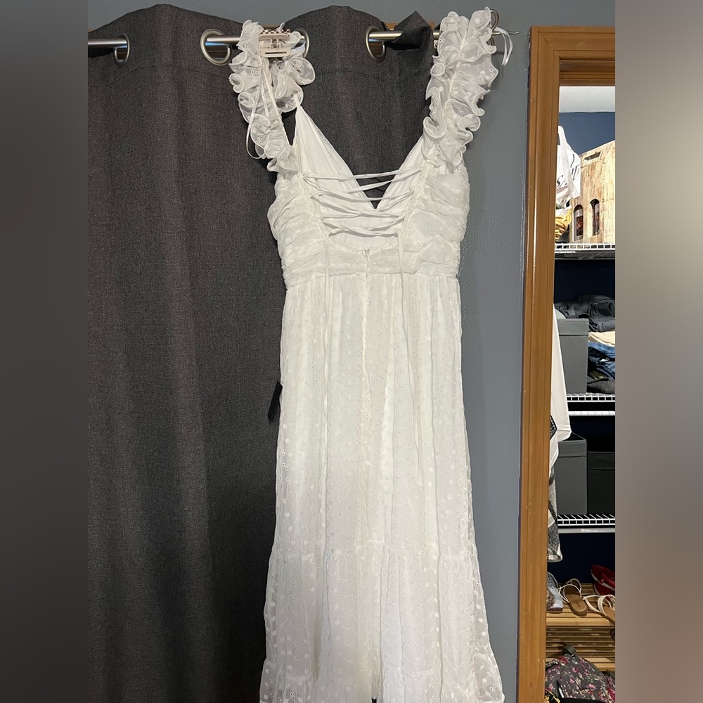 Lulu’s white midi dress